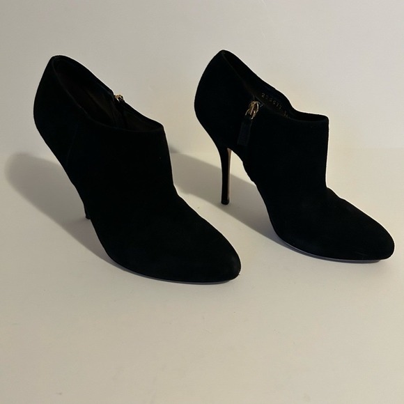 Gucci Black Suede ankle Side Zip Booties size 36+ (6.5)